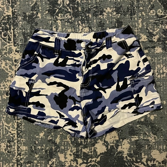 Almost Famous Black and Blue Cameo Shorts - Picture 1 of 4